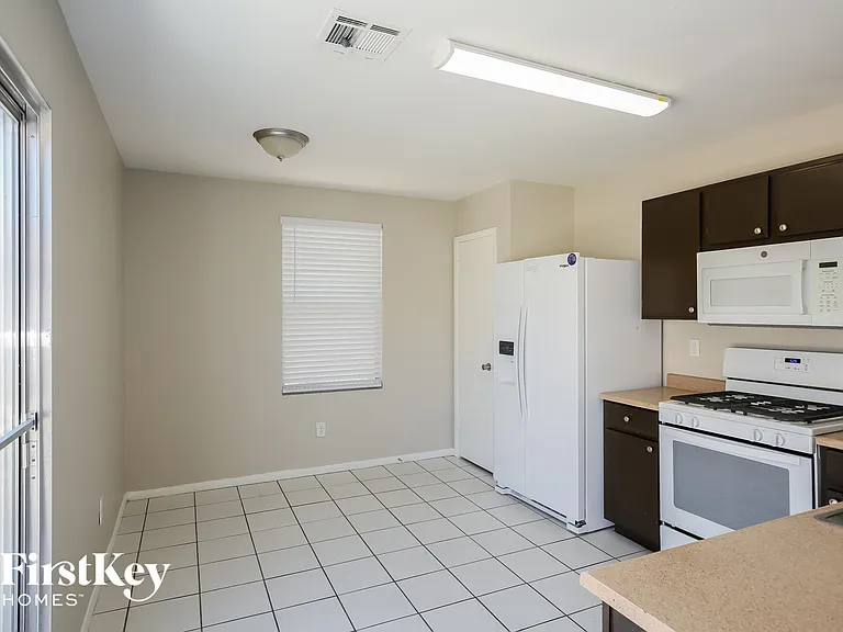 720 Roberta Alecia Ave — Photo 5