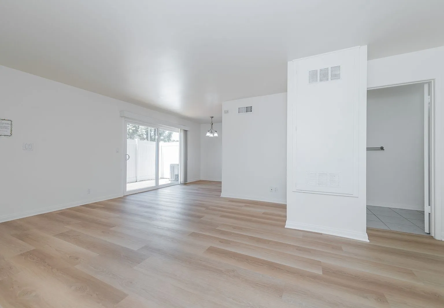 2 bed, 1.5 bath, 1005 sqft, $2,750 — Photo 3