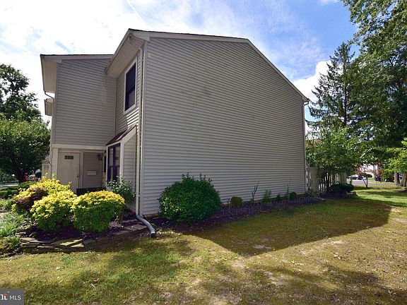 3rd image of 159 Cypress Ct
