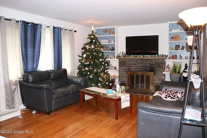 4th image of 473 Garrett Road