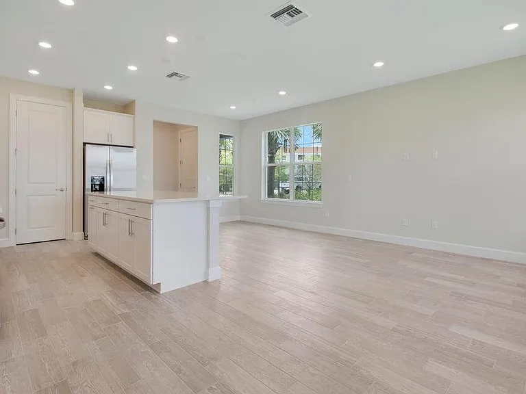 1875 SE Ocean Cove Way — Photo 15