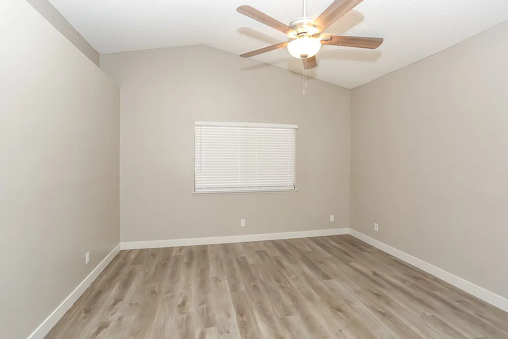 3 bed, 2.0 bath, 1214 sqft, $2,020 — Photo 3