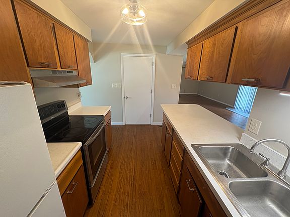 4th image of 1001 Heathwood Dr