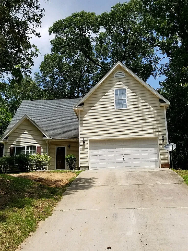 Beautiful Summerville Home — Photo 1