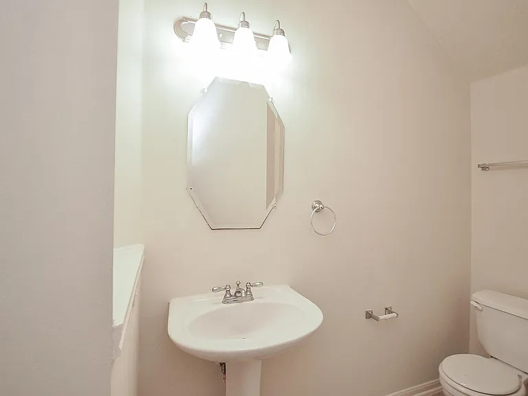 2715 Sunnycreek Ln — Photo 18