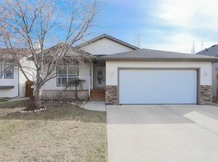 412 N Highland Close, Strathmore, AB T1P 1V4