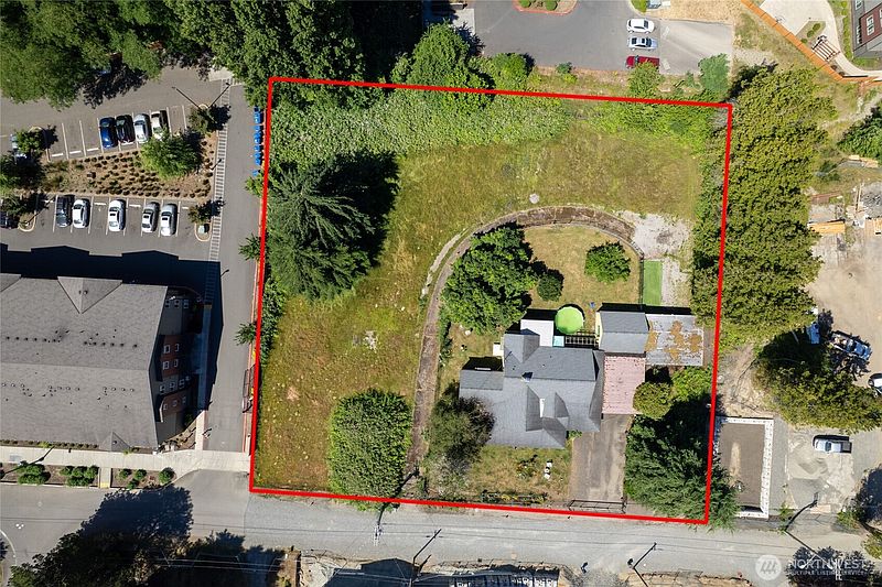 2nd image of 423 Franz Anderson Road SE