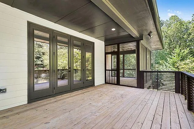 6447 Vernon Woods Dr — Photo 5