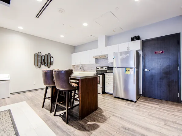 212 Davis Apartments