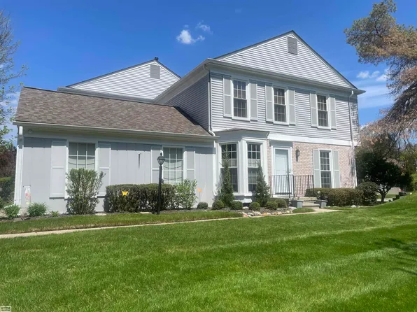 1343 Autumn Ln, Rochester, MI 48306