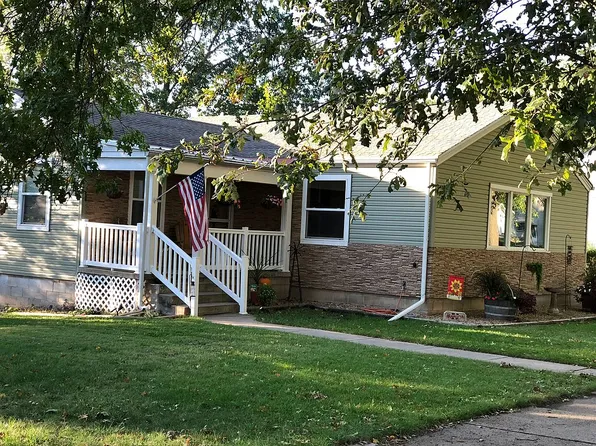 1421 F St, Fairbury, NE 68352