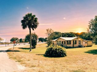 601 Riverside Dr, Moore Haven, FL 33471