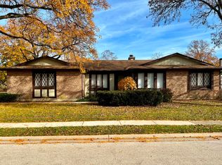 1417 Estate Ln, Glenview, IL