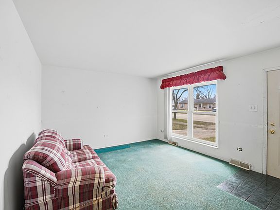 3rd image of 105 E Center St