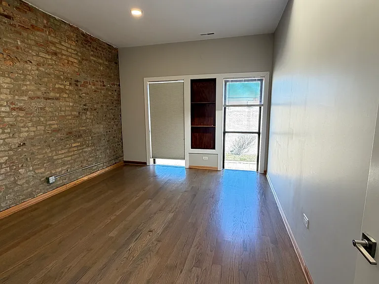 2727 S Archer Ave #0 — Photo 6