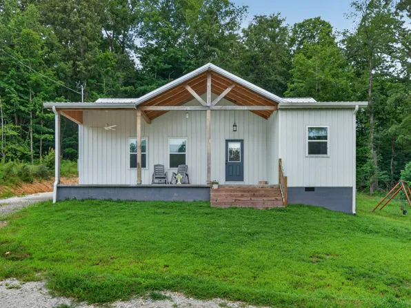 1047 Old County House Rd, Charlotte, TN 37036