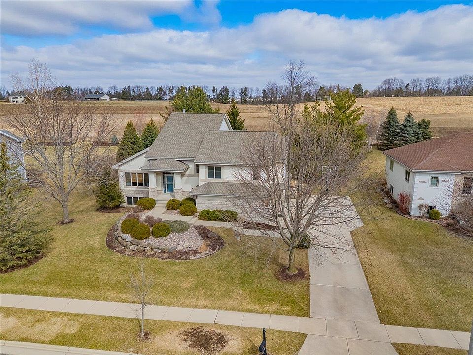 1st image of 9514 Hill Creek Dr