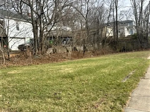 303 W State St, Barberton, OH 44203