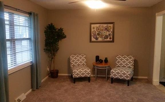 3rd image of 613 NE Sunnybrook Dr