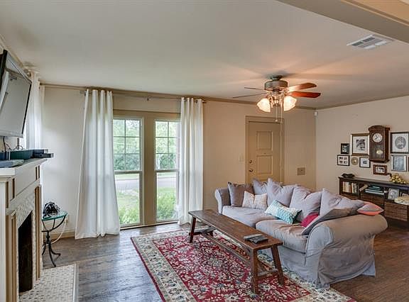 4th image of 1610 Elmwood Blvd
