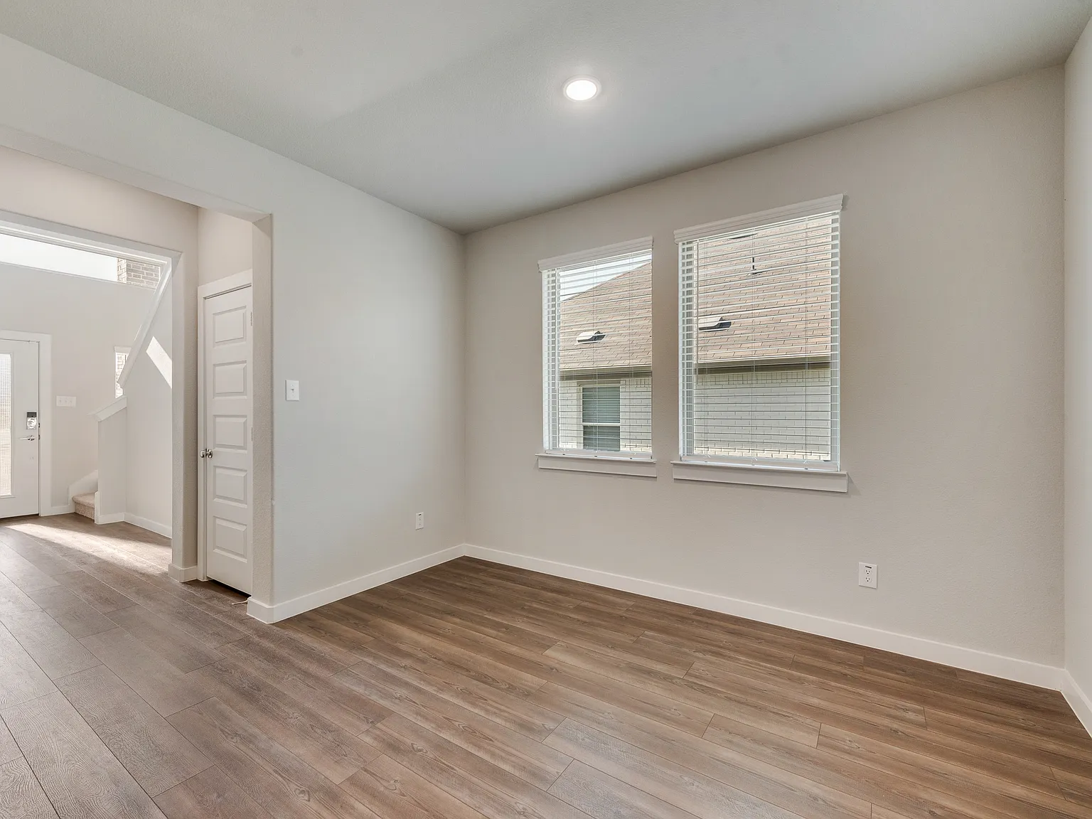 4 bed, 2366 sqft, $2,400 — Photo 4