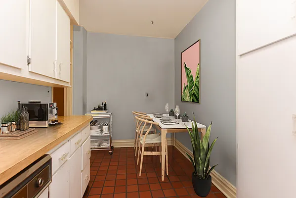 Sold by Benjamin Realty Since 1980 | media 22