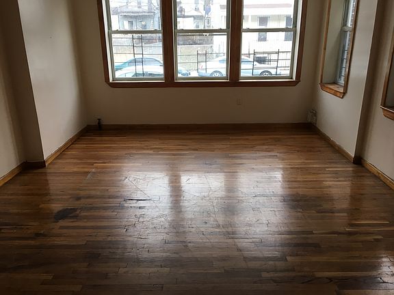 2nd image of 1307 Findlay Ave