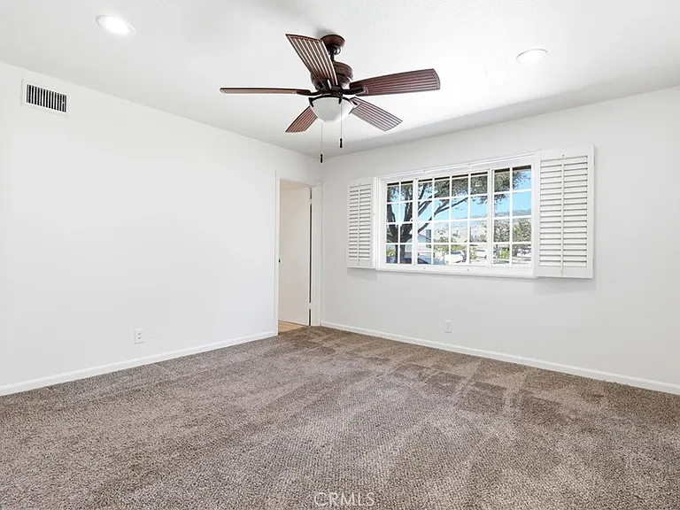 524 E Ghent St — Photo 18