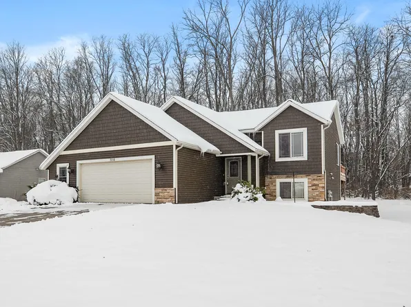 518 Foxmoor Dr, Plainwell, MI 49080