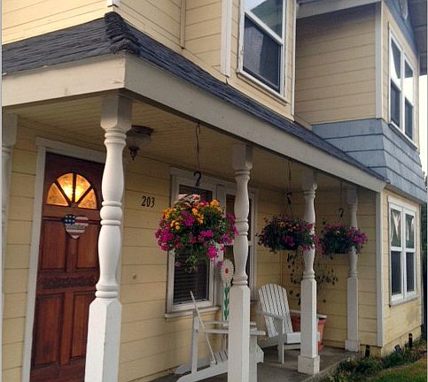 2nd image of 203 E Santa Paula St