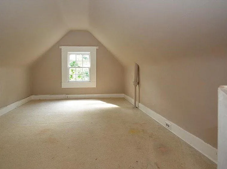 2343 Victor Street — Photo 4