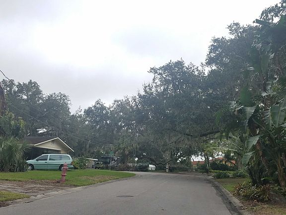 5th image of 985 S Helen Cir