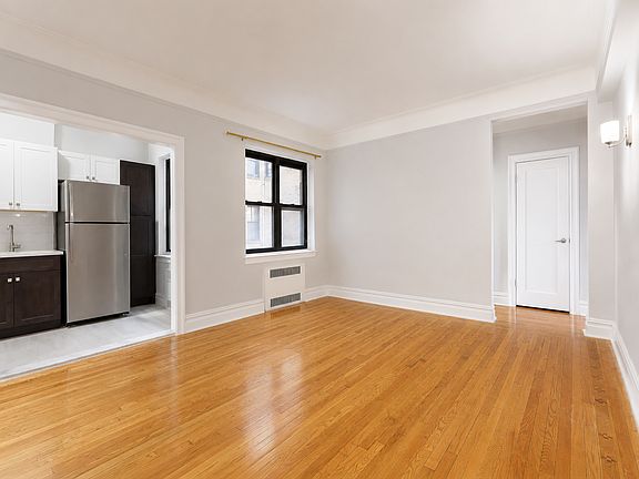 3rd image of 130 Bay Ridge Pkwy APT 3S