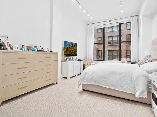 260 Park Avenue South image 5 of 7