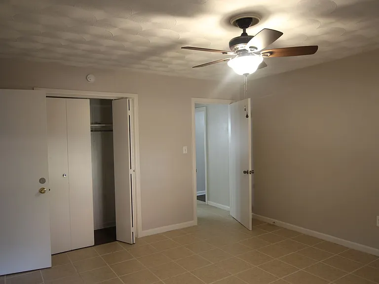 1424 E Houston St Duplex — Photo 10