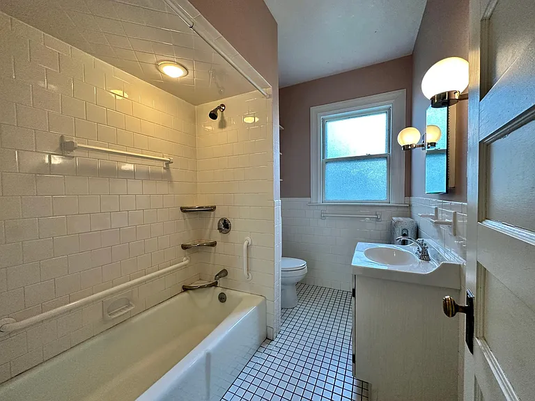 41 Irving Ave #1 — Photo 22
