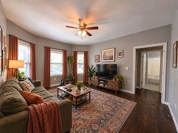 3rd image of 35 Bradley St #2