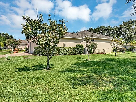 3rd image of 20535 Queen Alexandra Dr
