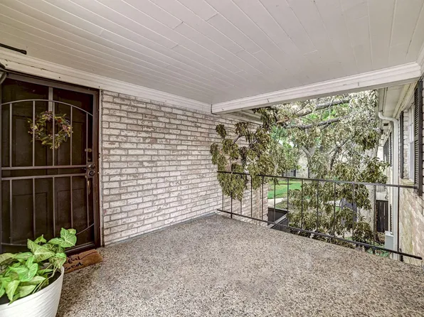 7900 Westheimer Rd APT 202, Houston, TX 77063
