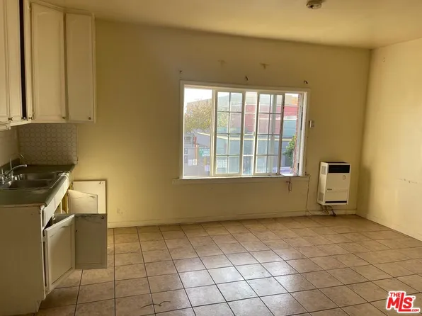 1005 W 46th St #4, Los Angeles, CA 90037