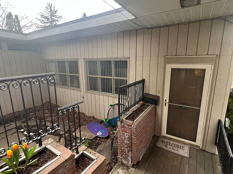 1313-1315 NE Harvey Rd — Photo 2