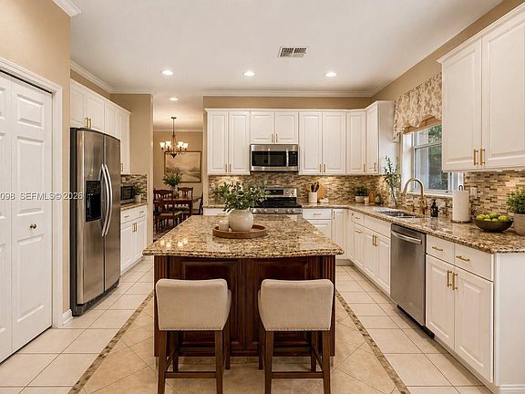 5th image of 17407 SW 36th St