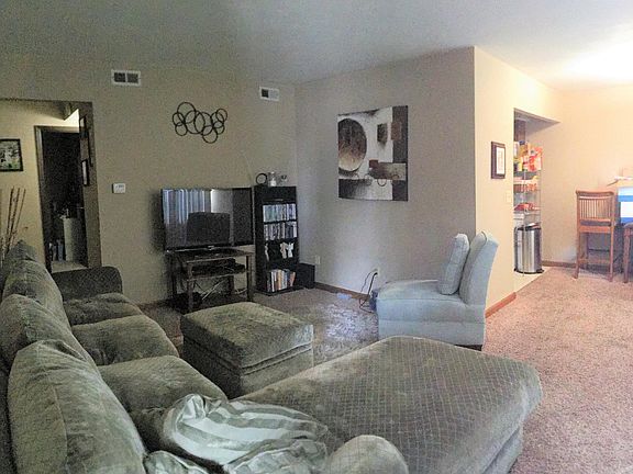 4th image of 4 Sunset Dr APT 3