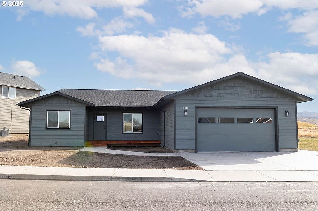 320 Heritage Ln