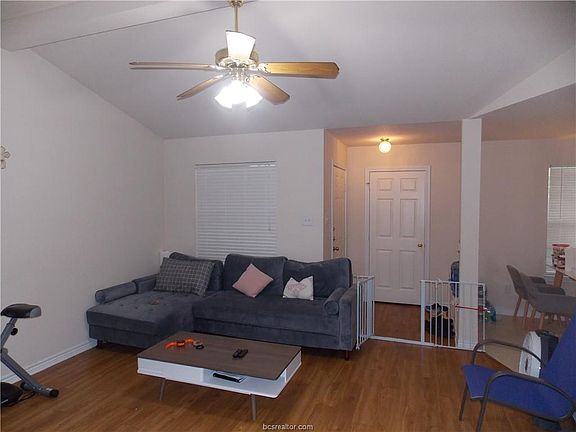 5th image of 933 Sun Meadow St