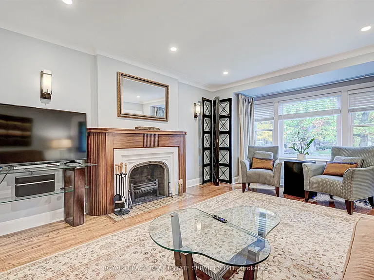 884 Royal York Rd — Photo 6