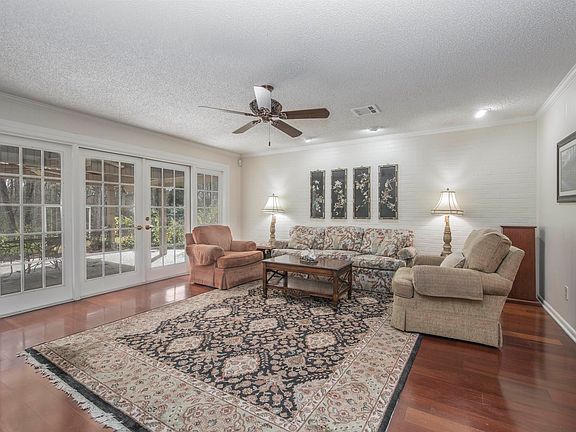 5th image of 307 Elmwood Dr