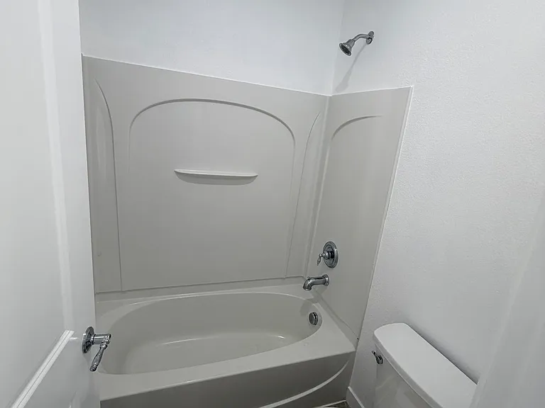 109 Cropton Ct — Photo 33