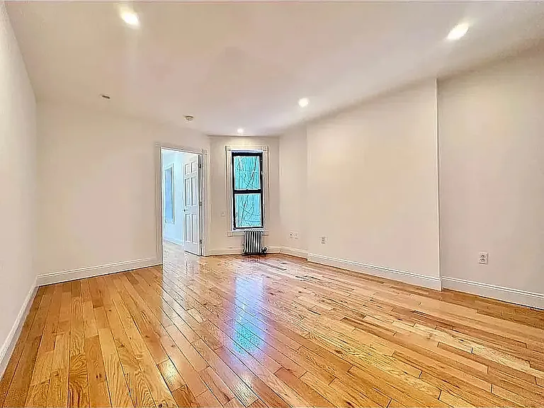 127 E 101st St #3Z — Photo 2
