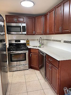1st image of 328 20th St #2